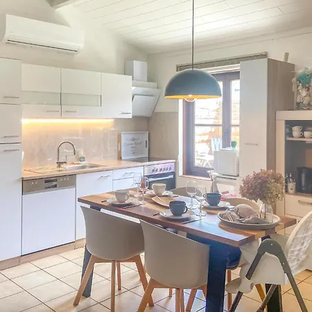 Beautiful In With Kitchen Holiday home