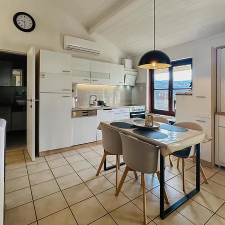 Beautiful In With Kitchen Holiday home